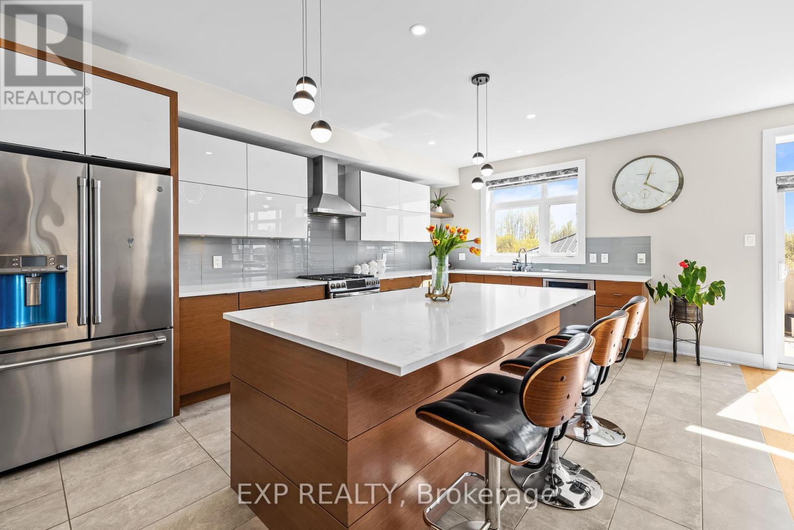 












320 SERENADE CRESCENT

,
Ottawa,




Ontario
K1X0B9

