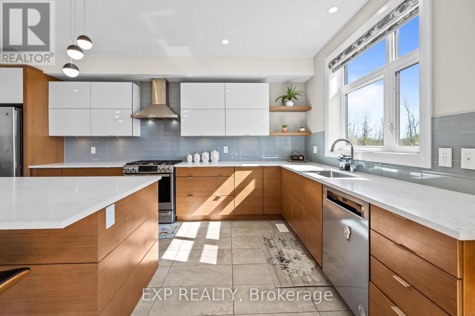 












320 SERENADE CRESCENT

,
Ottawa,




Ontario
K1X0B9

