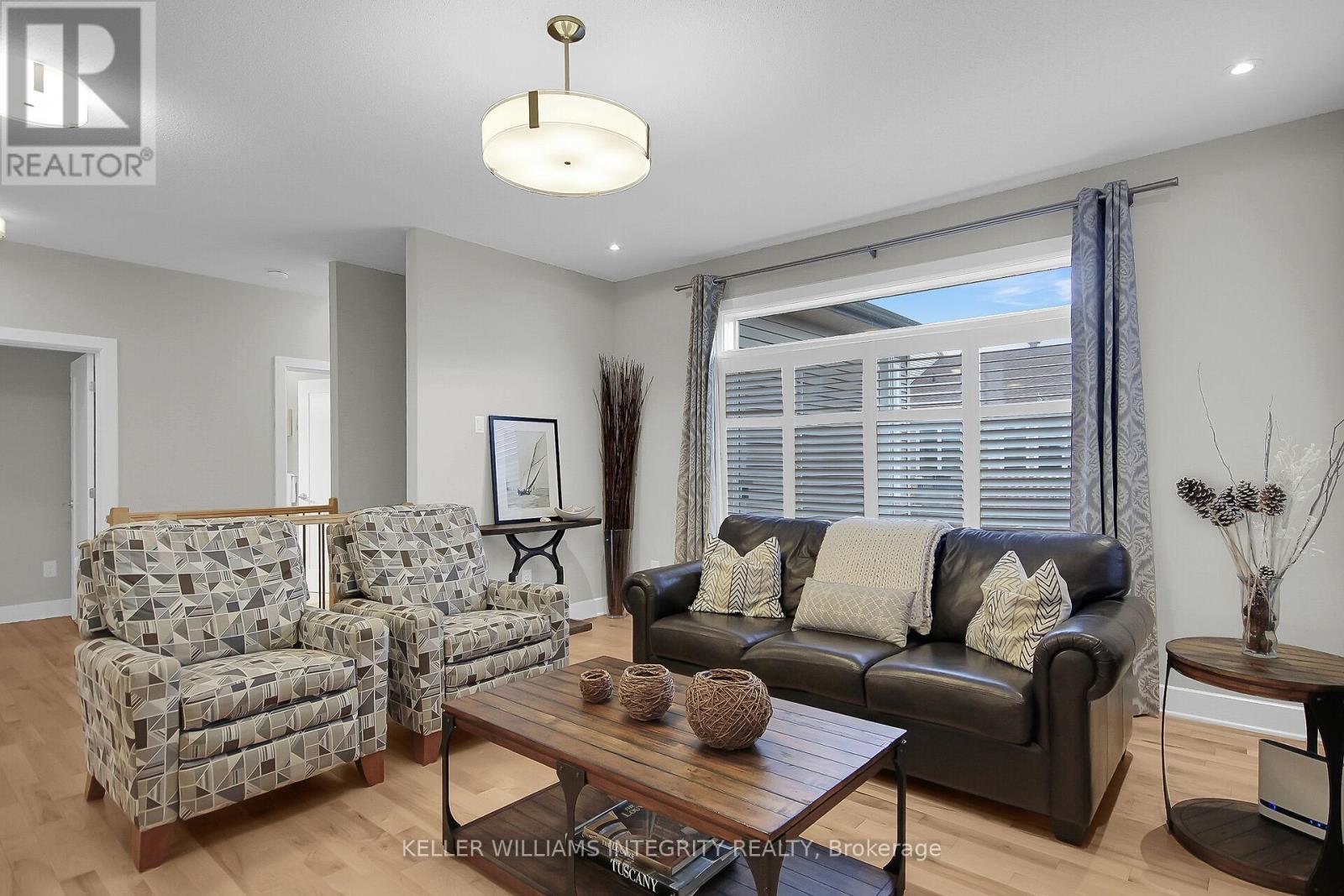 












15 YORK CROSSING

,
Russell,




Ontario
K4R0C4

