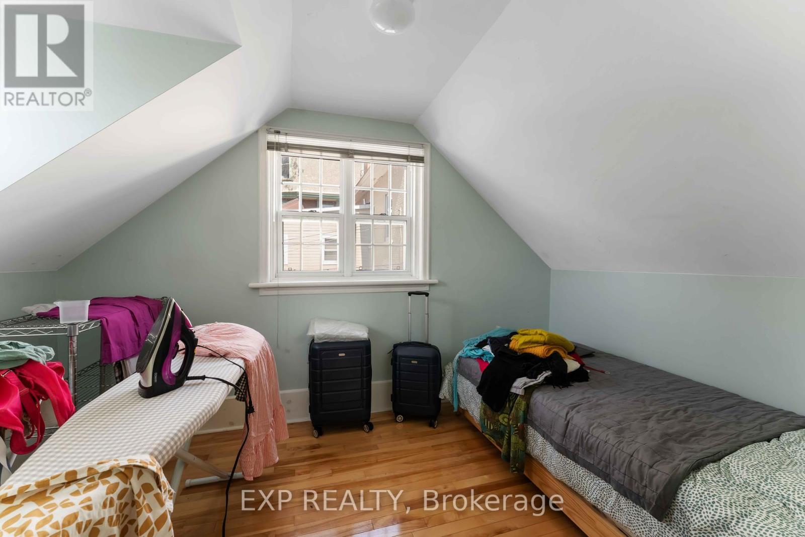 












183 AUGUSTA STREET

,
Ottawa,




Ontario
K1N8B9

