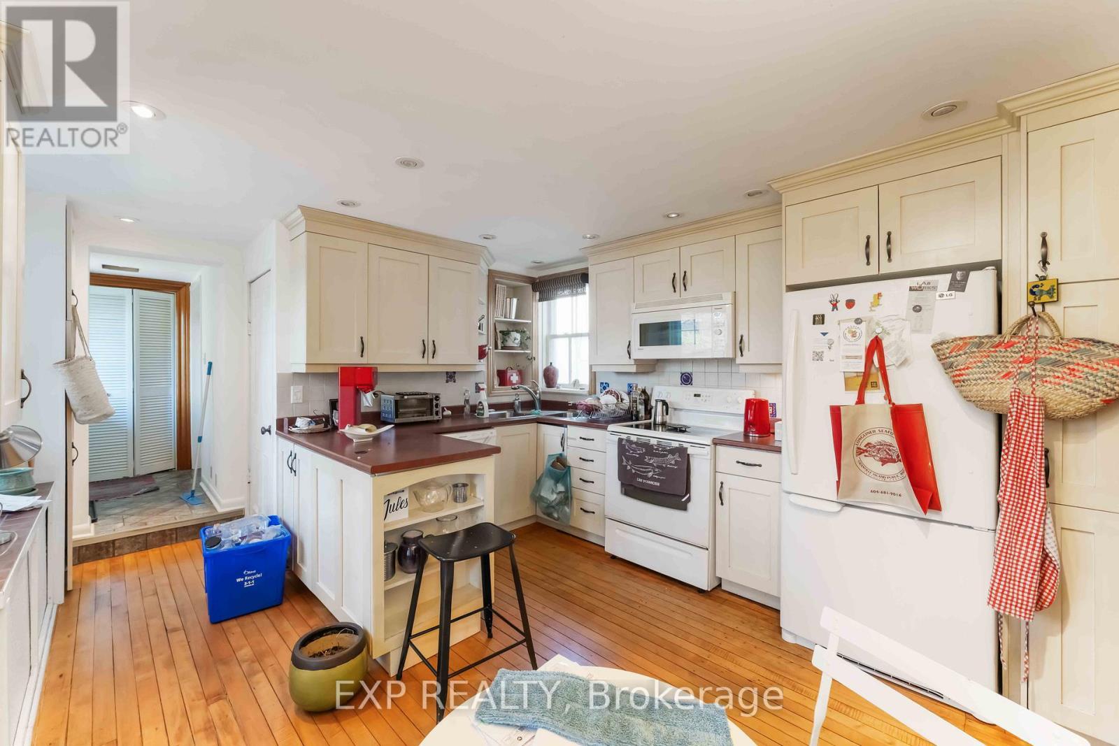 












183 AUGUSTA STREET

,
Ottawa,




Ontario
K1N8B9

