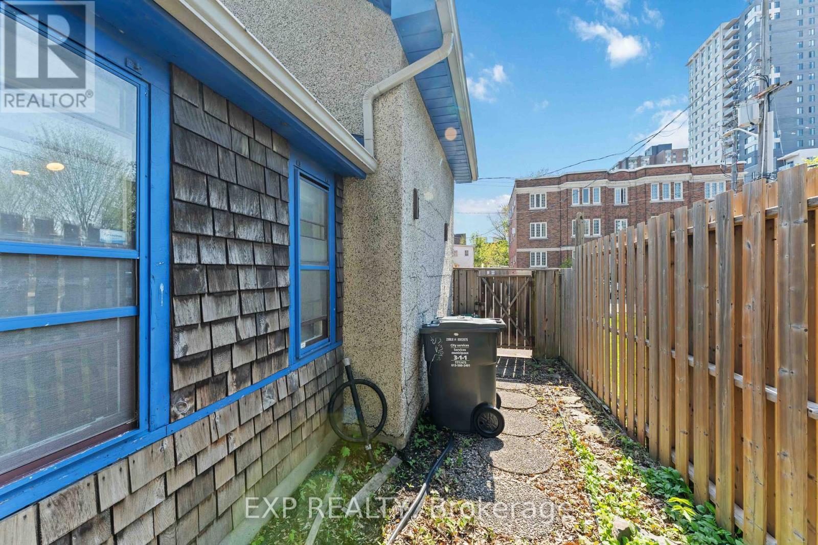 












183 AUGUSTA STREET

,
Ottawa,




Ontario
K1N8B9

