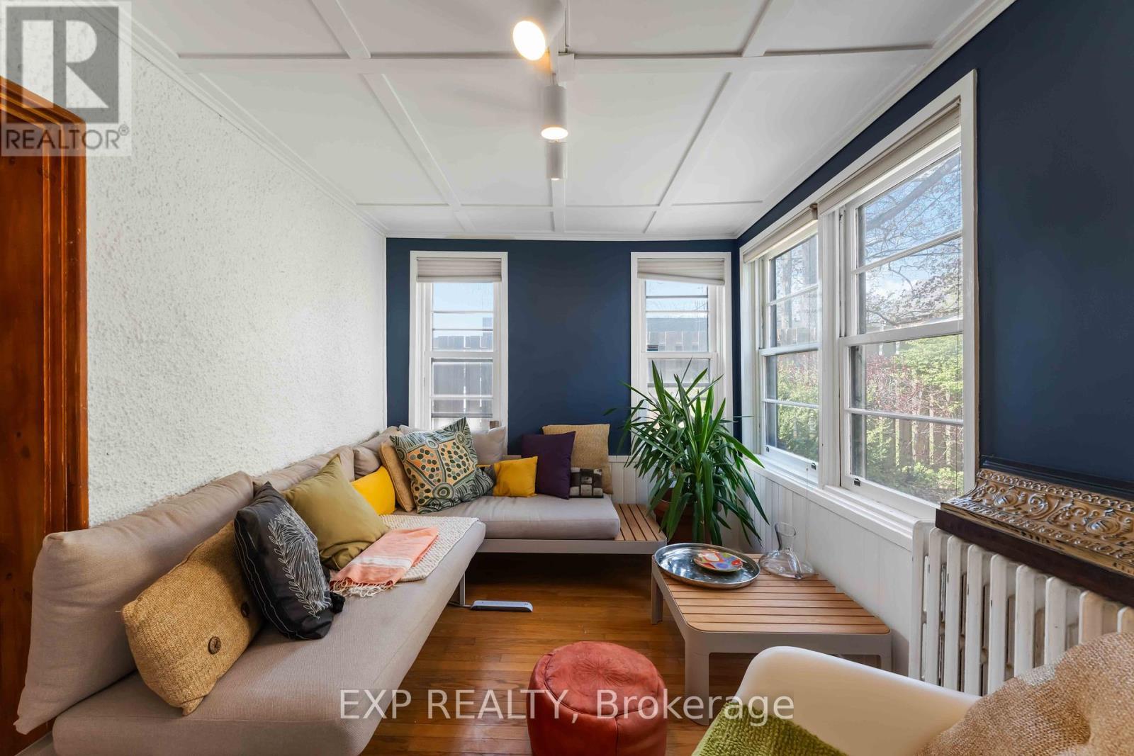 












183 AUGUSTA STREET

,
Ottawa,




Ontario
K1N8B9

