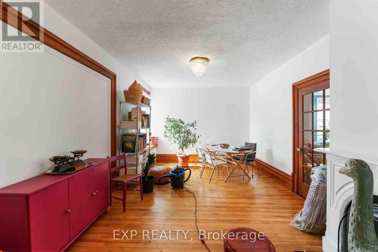 












183 AUGUSTA STREET

,
Ottawa,




Ontario
K1N8B9

