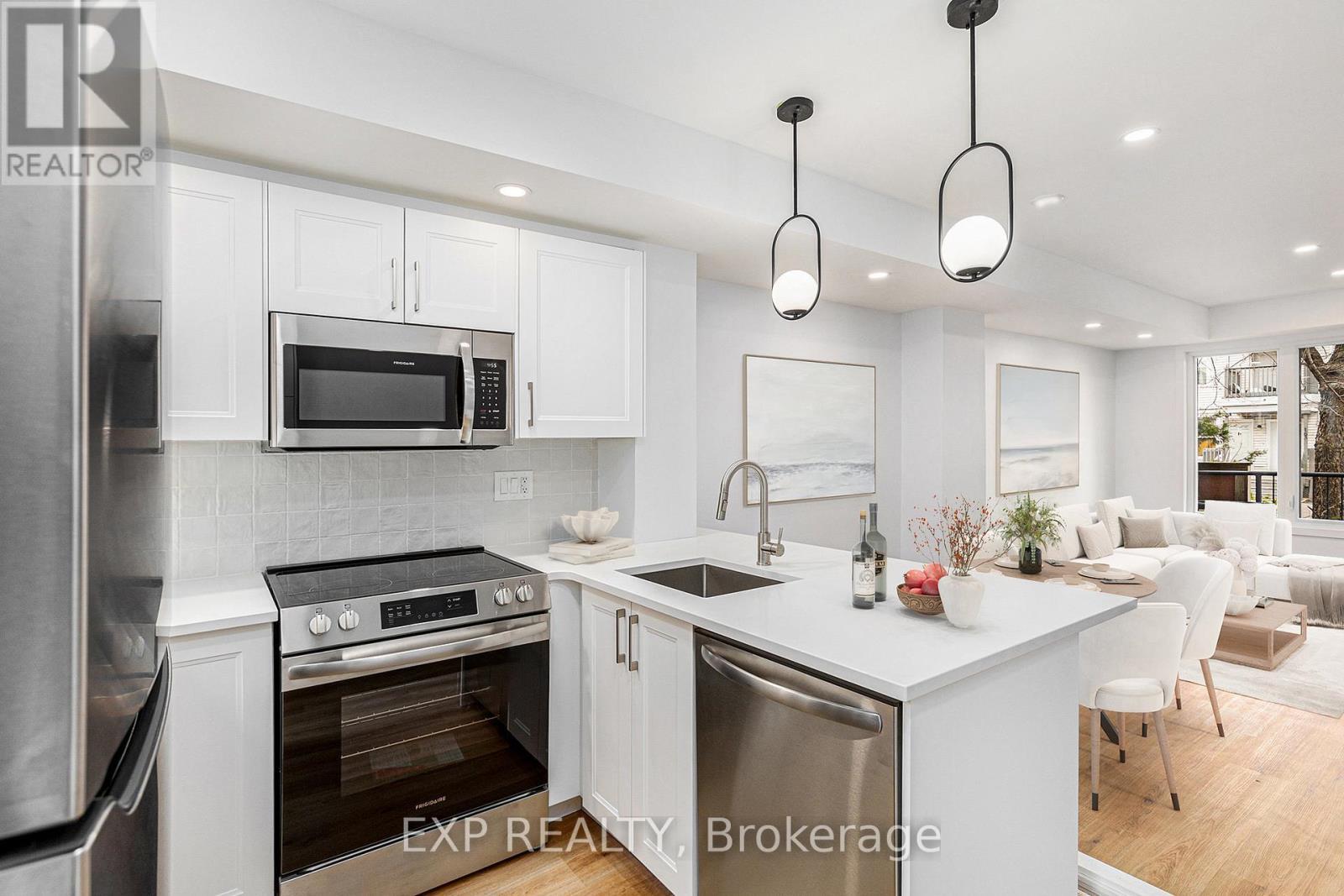 












162 ROCHESTER STREET

,
Ottawa,




Ontario
K1R7M4

