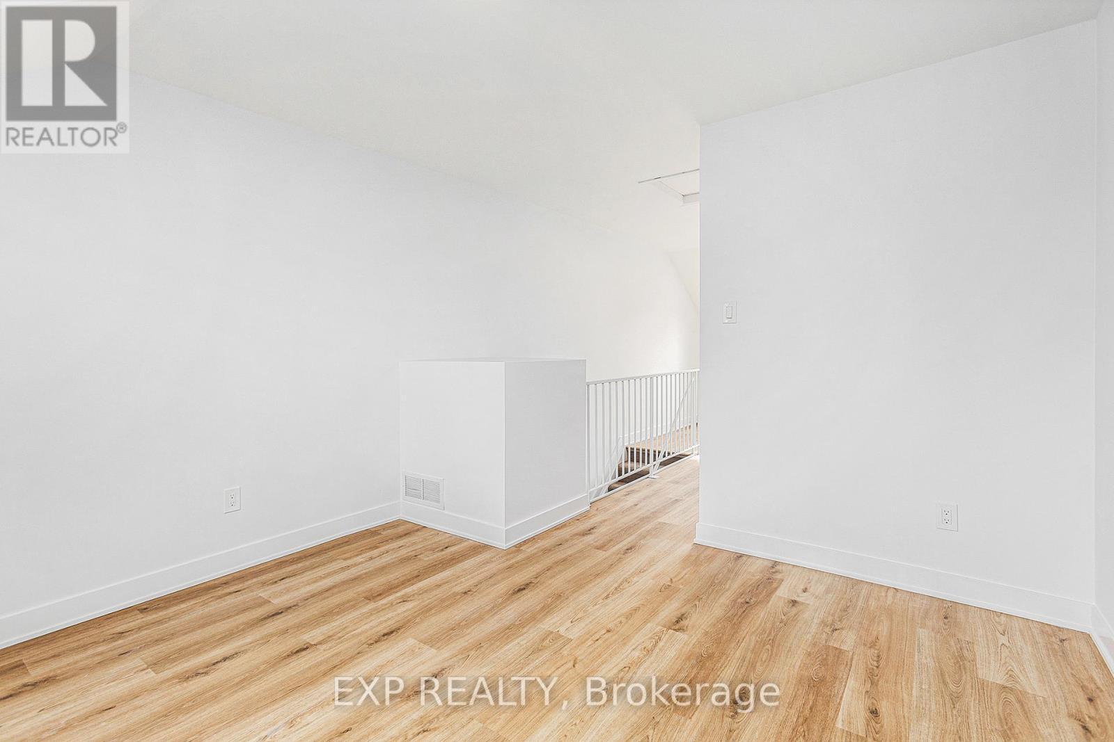 












162 ROCHESTER STREET

,
Ottawa,




Ontario
K1R7M4

