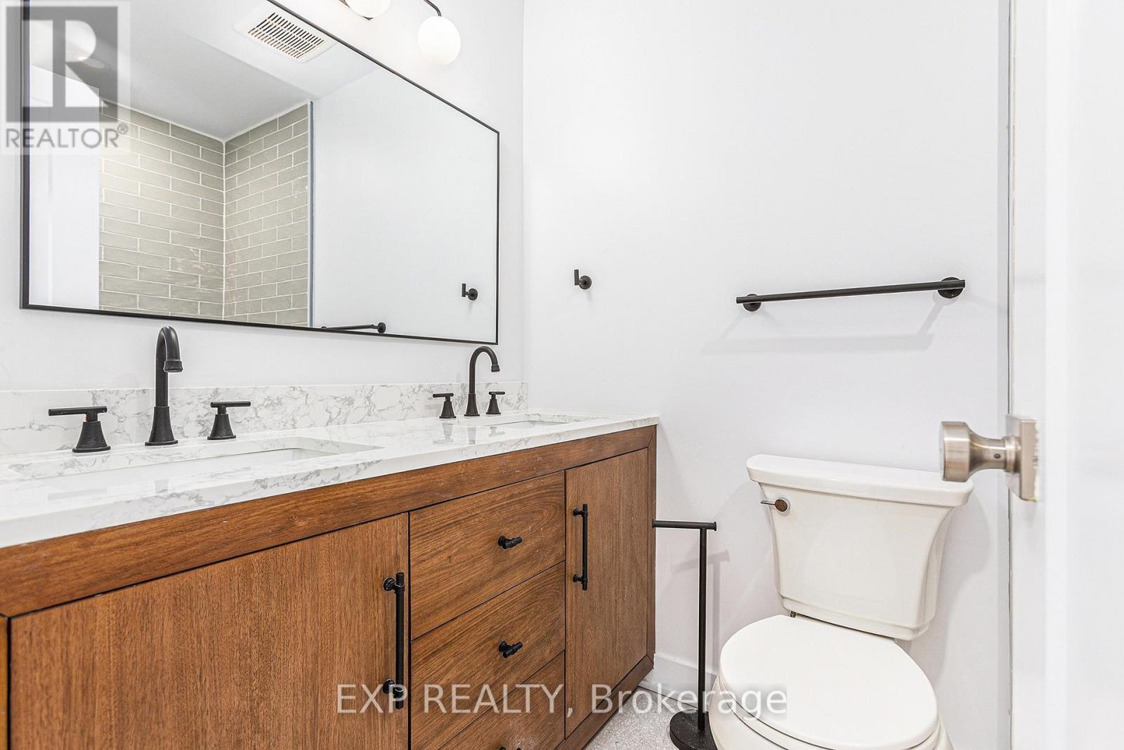 












162 ROCHESTER STREET

,
Ottawa,




Ontario
K1R7M4


