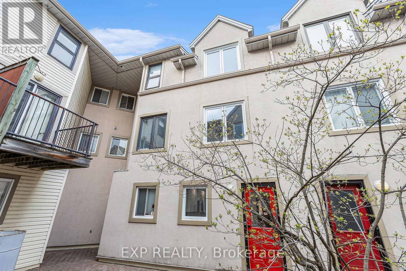 












162 ROCHESTER STREET

,
Ottawa,




Ontario
K1R7M4

