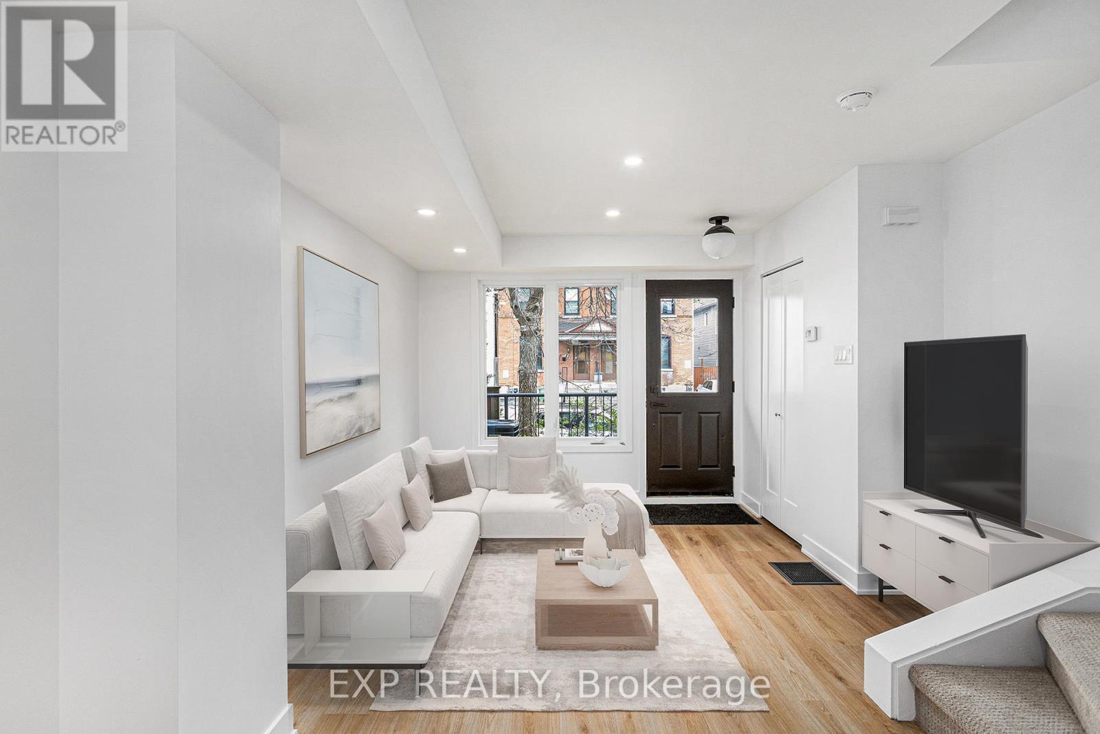 












162 ROCHESTER STREET

,
Ottawa,




Ontario
K1R7M4

