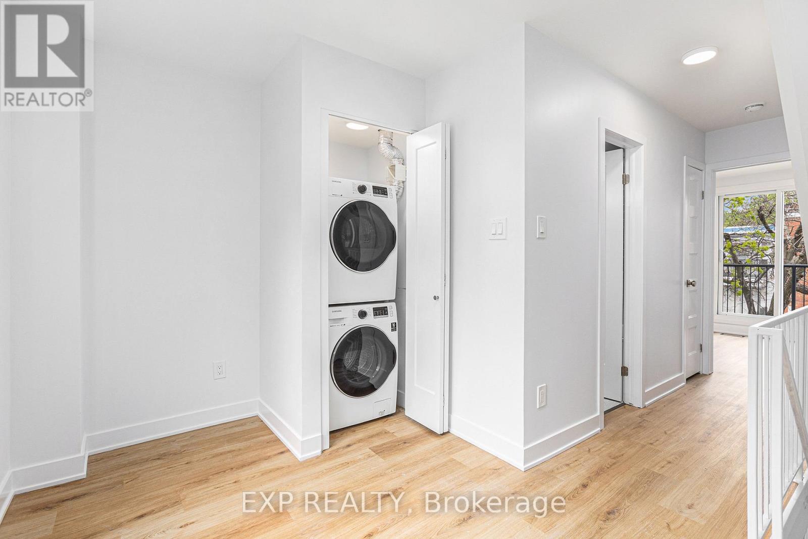 












162 ROCHESTER STREET

,
Ottawa,




Ontario
K1R7M4

