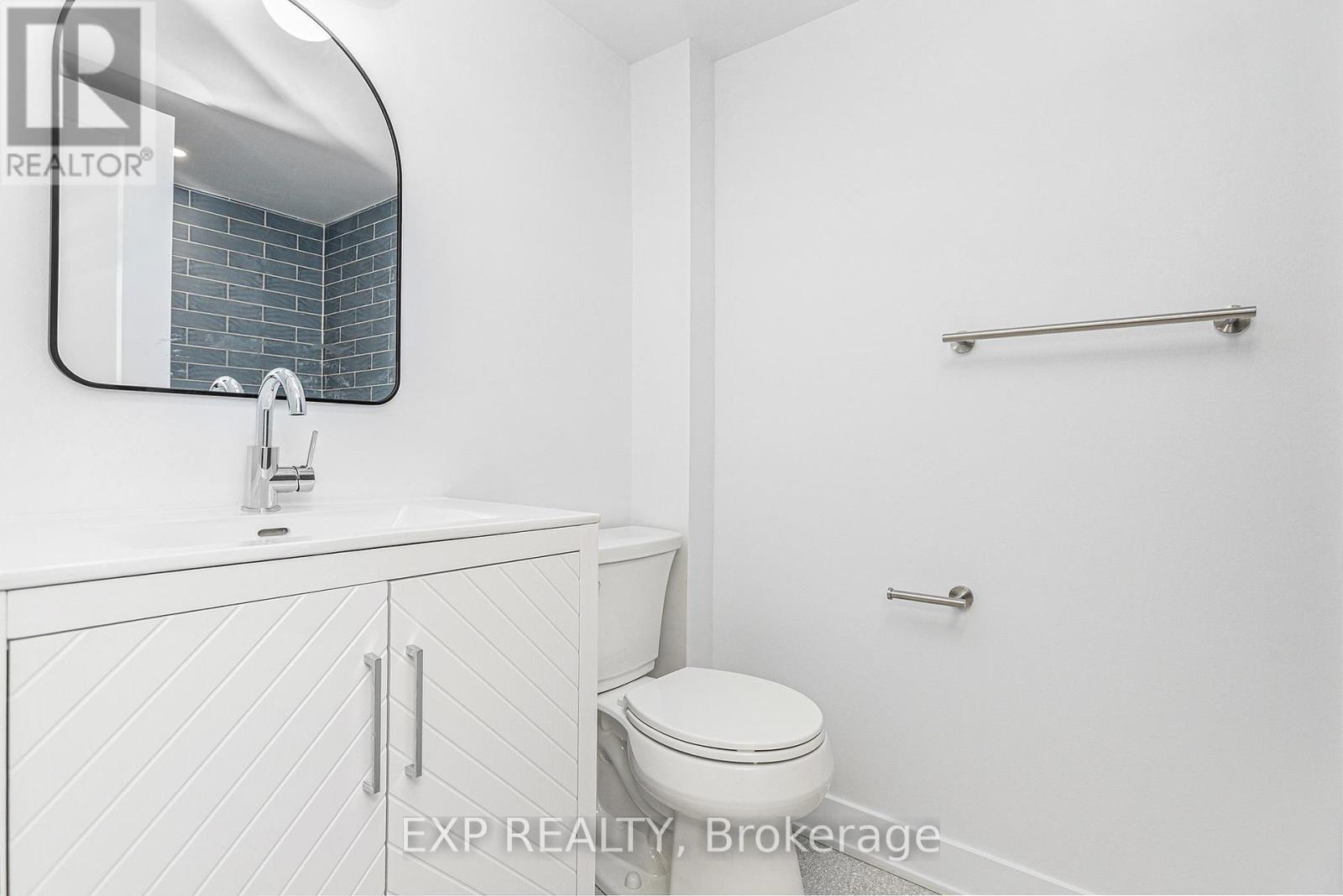 












162 ROCHESTER STREET

,
Ottawa,




Ontario
K1R7M4


