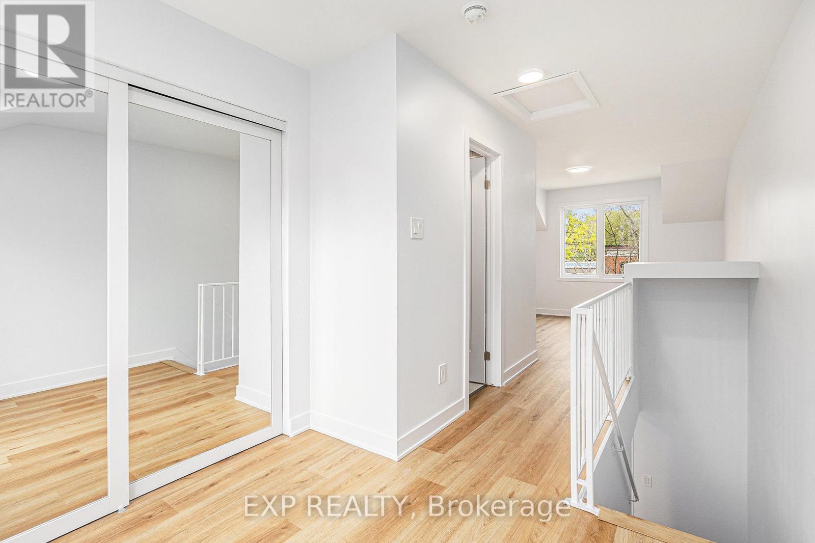 












162 ROCHESTER STREET

,
Ottawa,




Ontario
K1R7M4

