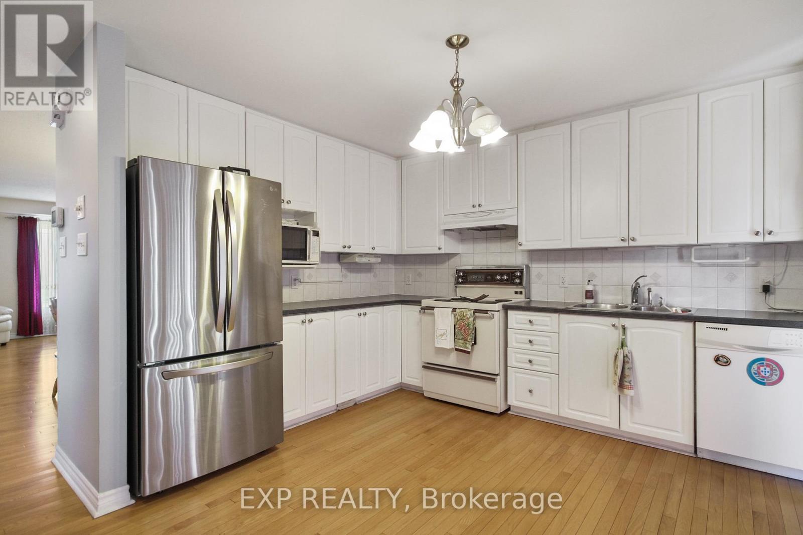 












618 BEATRICE DRIVE

,
Ottawa,




Ontario
K2J5N9

