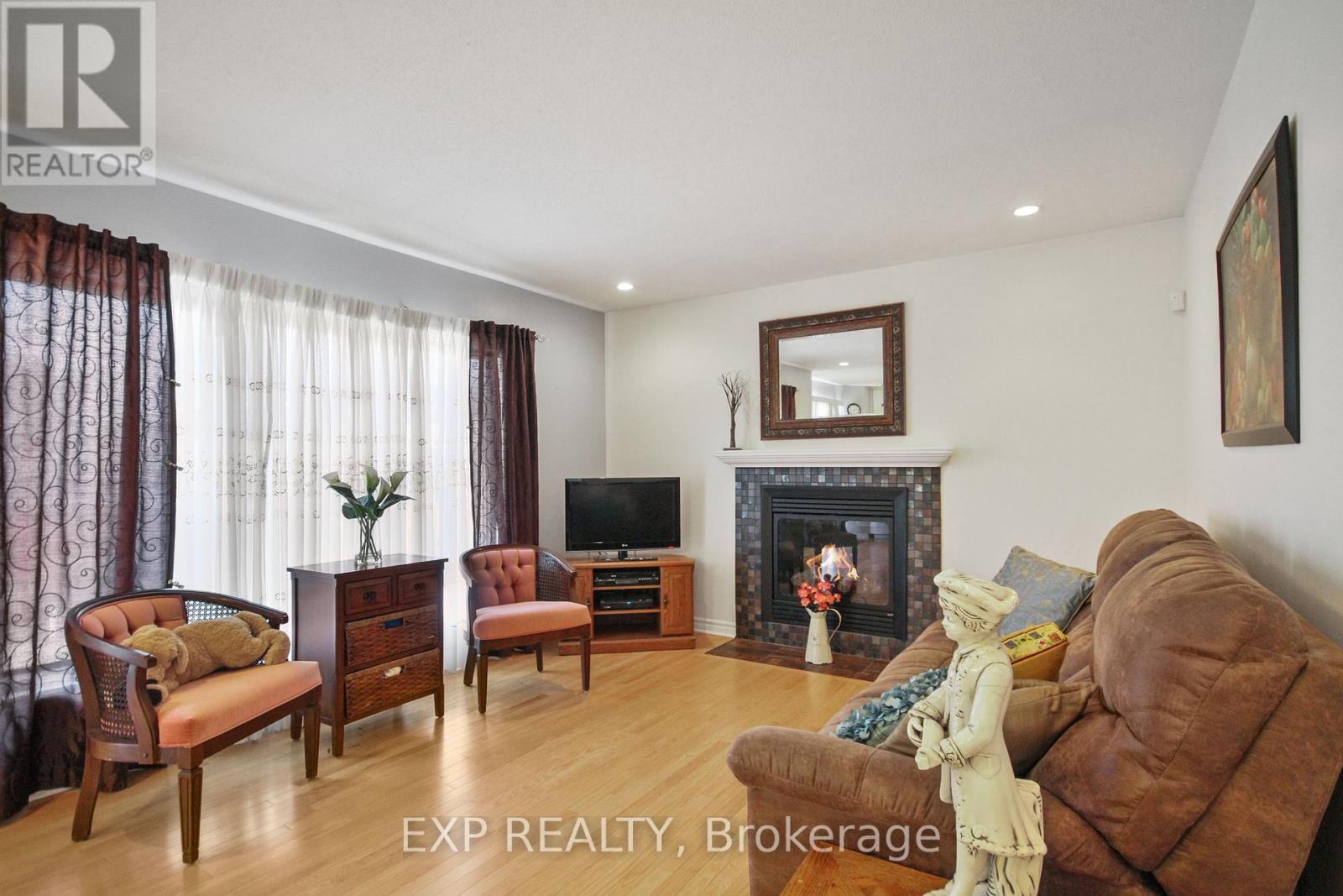 












618 BEATRICE DRIVE

,
Ottawa,




Ontario
K2J5N9

