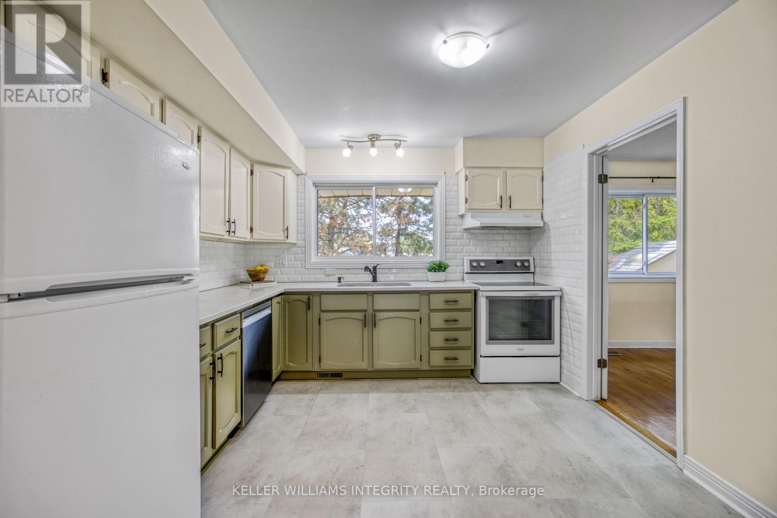 












714 MOONEYS BAY PLACE

,
Ottawa,




Ontario
K1V9R2

