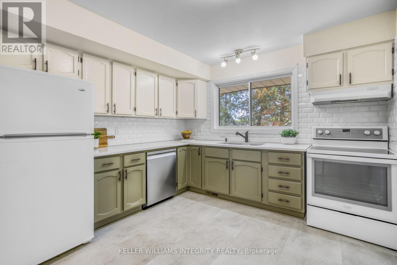 












714 MOONEYS BAY PLACE

,
Ottawa,




Ontario
K1V9R2

