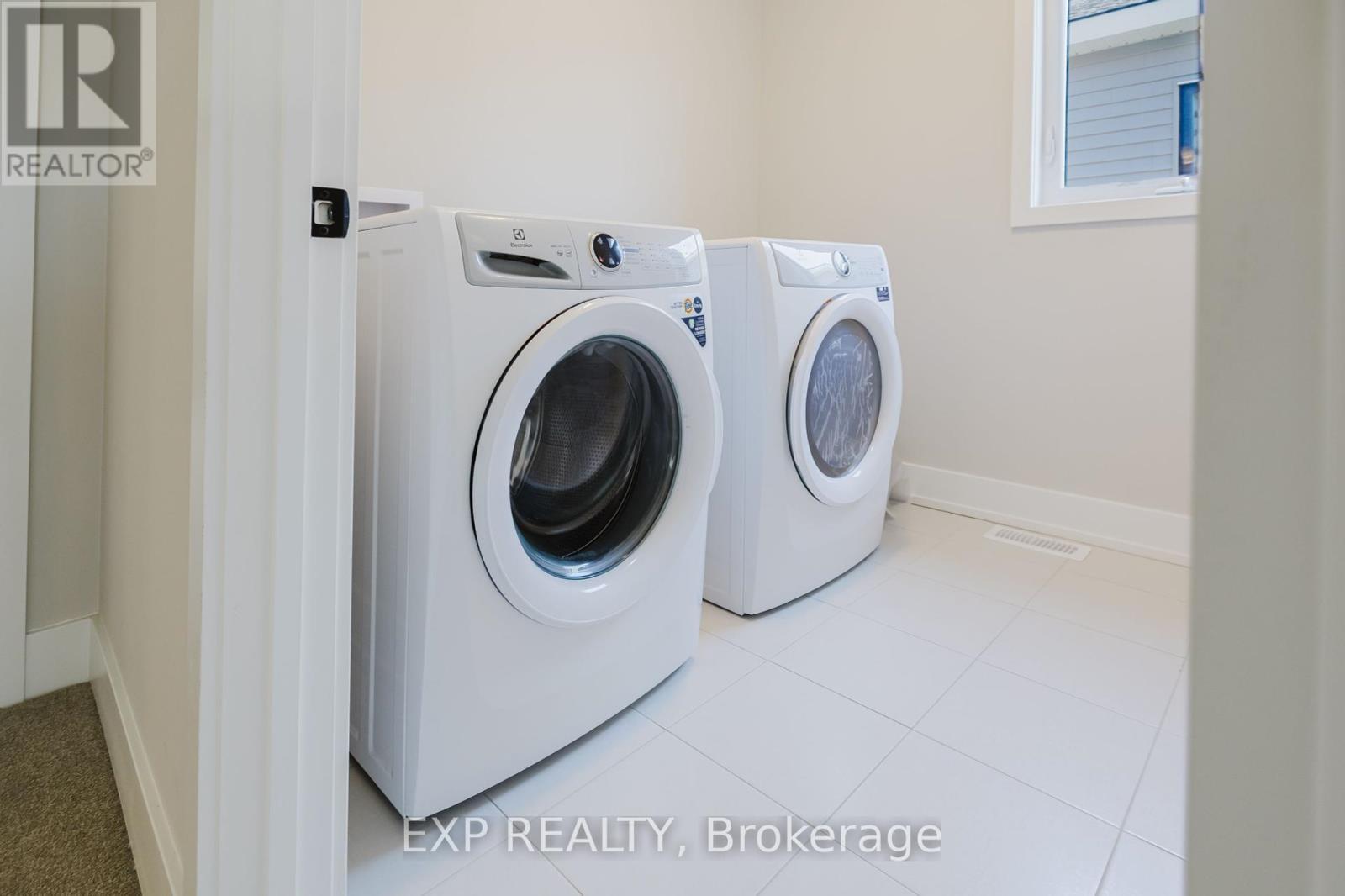 












288 BILLRIAN CRESCENT

,
Ottawa,




Ontario
K2S3A4

