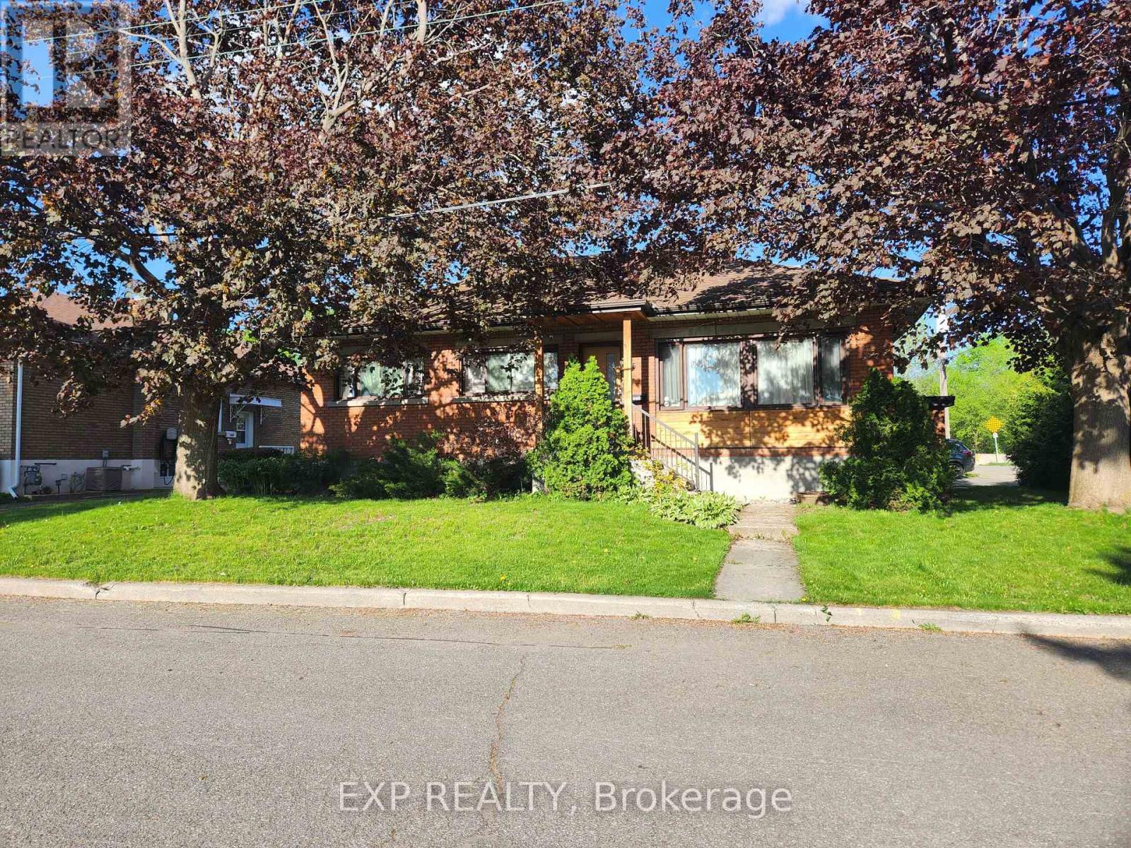 












366 MARIA GORETTI CIRCLE

,
Ottawa,




Ontario
K1L7K8

