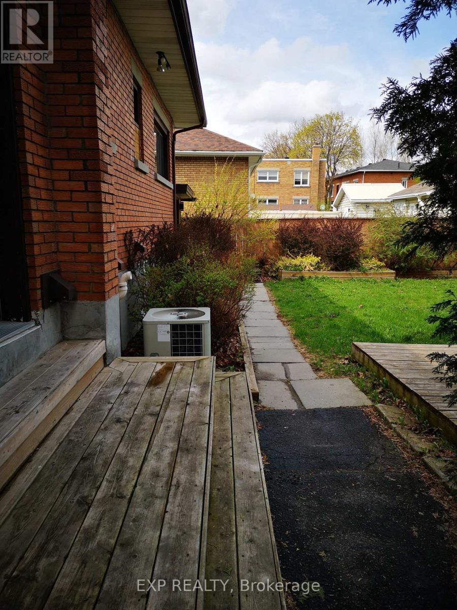 












366 MARIA GORETTI CIRCLE

,
Ottawa,




Ontario
K1L7K8

