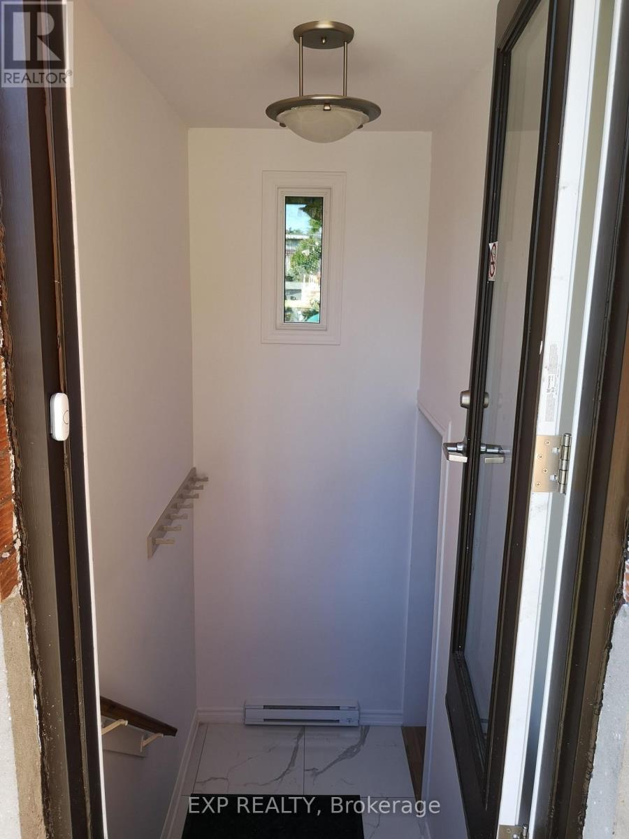 












366 MARIA GORETTI CIRCLE

,
Ottawa,




Ontario
K1L7K8

