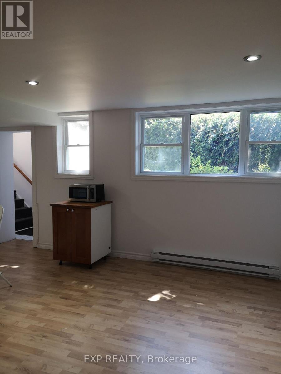 












366 MARIA GORETTI CIRCLE

,
Ottawa,




Ontario
K1L7K8

