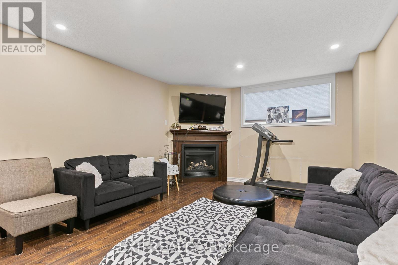 












356 GERRY LALONDE DRIVE

,
Ottawa,




Ontario
K4A0Y3

