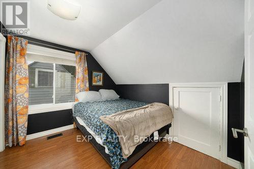 












11 MCKENZIE AVENUE

,
Smiths Falls,




Ontario
K7A3G4

