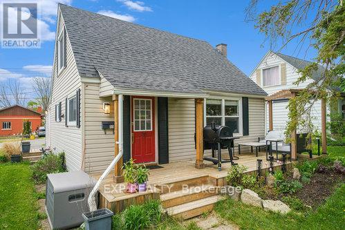 












11 MCKENZIE AVENUE

,
Smiths Falls,




Ontario
K7A3G4


