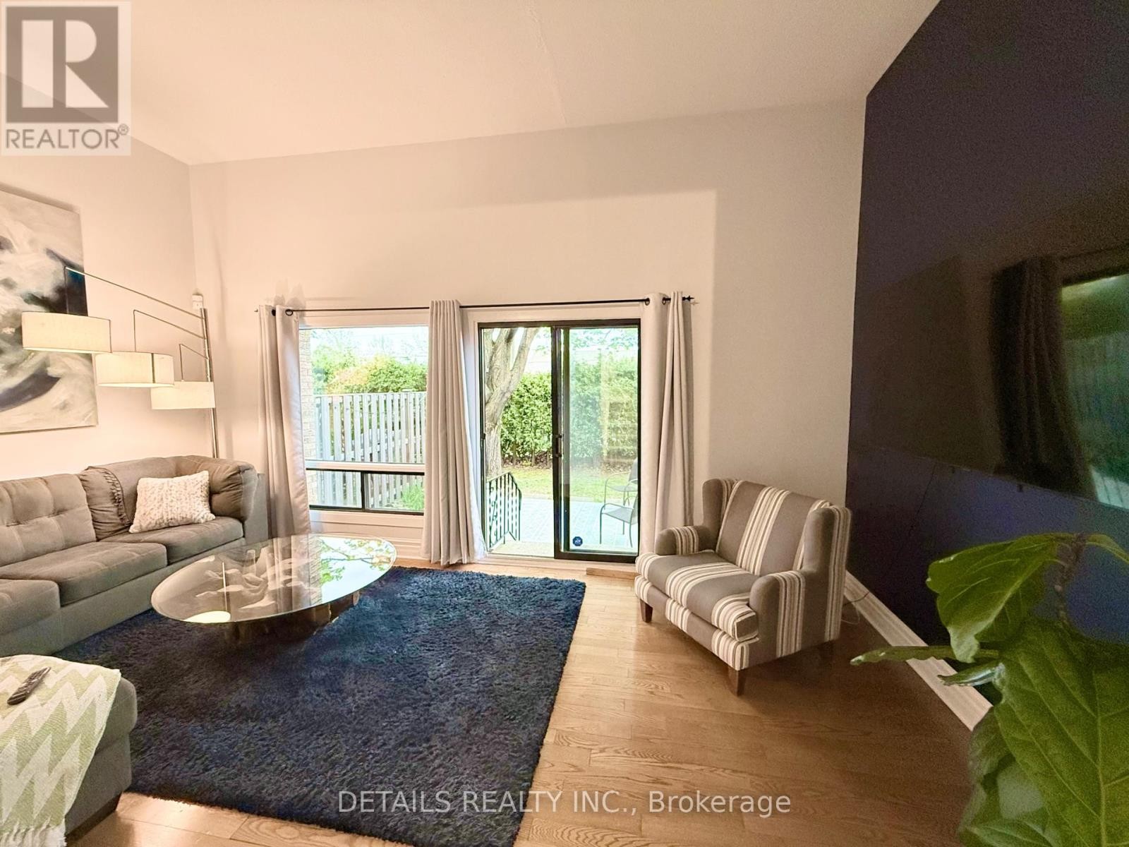 












10 - 2 BERTONA STREET

,
Ottawa,




Ontario
K2G0W2

