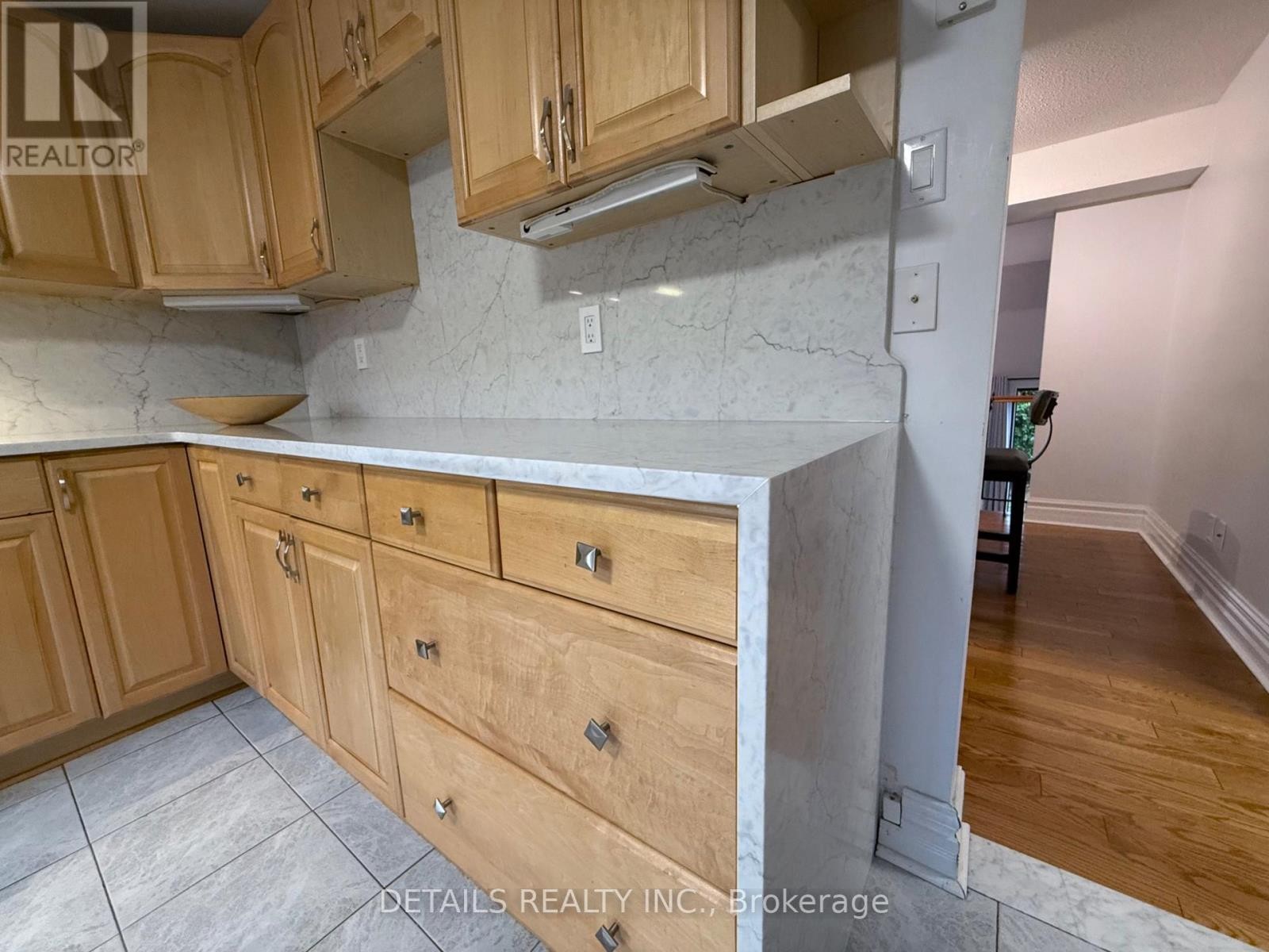 












10 - 2 BERTONA STREET

,
Ottawa,




Ontario
K2G0W2

