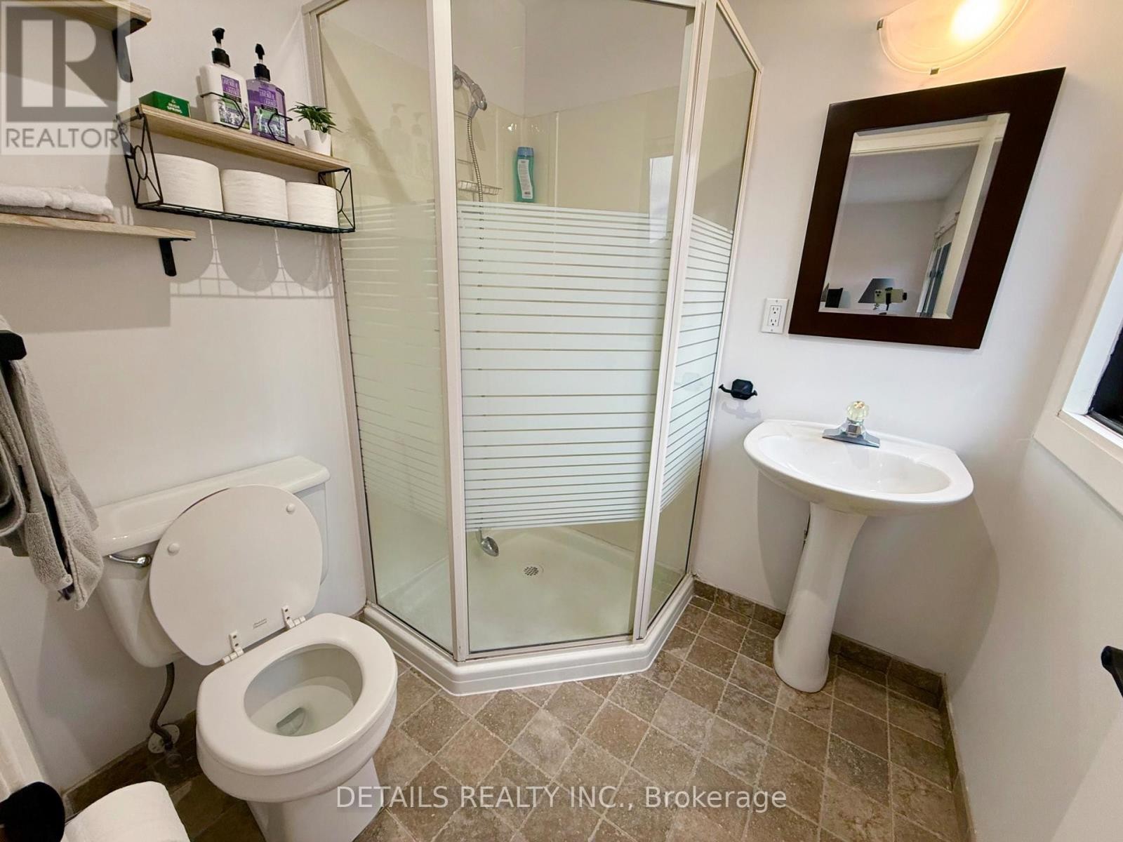 












10 - 2 BERTONA STREET

,
Ottawa,




Ontario
K2G0W2

