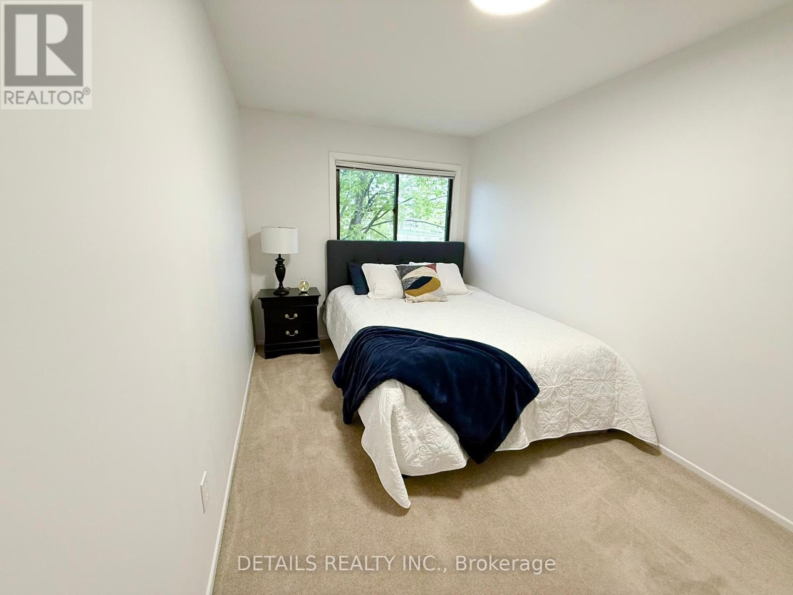 












10 - 2 BERTONA STREET

,
Ottawa,




Ontario
K2G0W2


