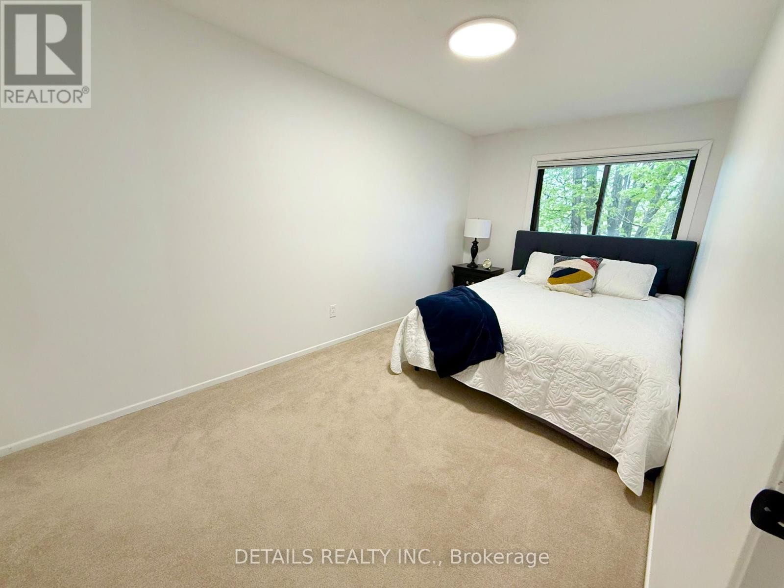 












10 - 2 BERTONA STREET

,
Ottawa,




Ontario
K2G0W2

