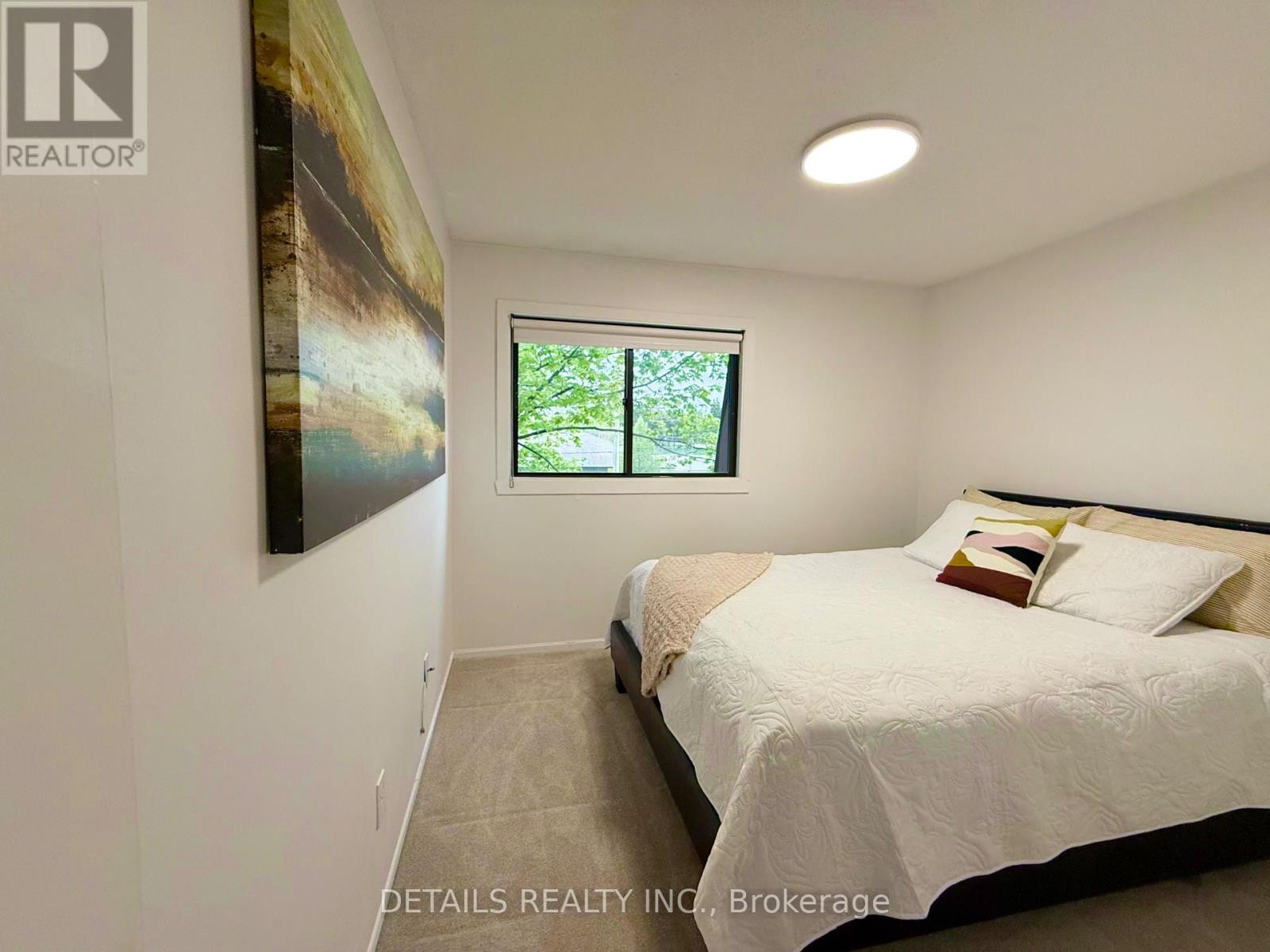 












10 - 2 BERTONA STREET

,
Ottawa,




Ontario
K2G0W2

