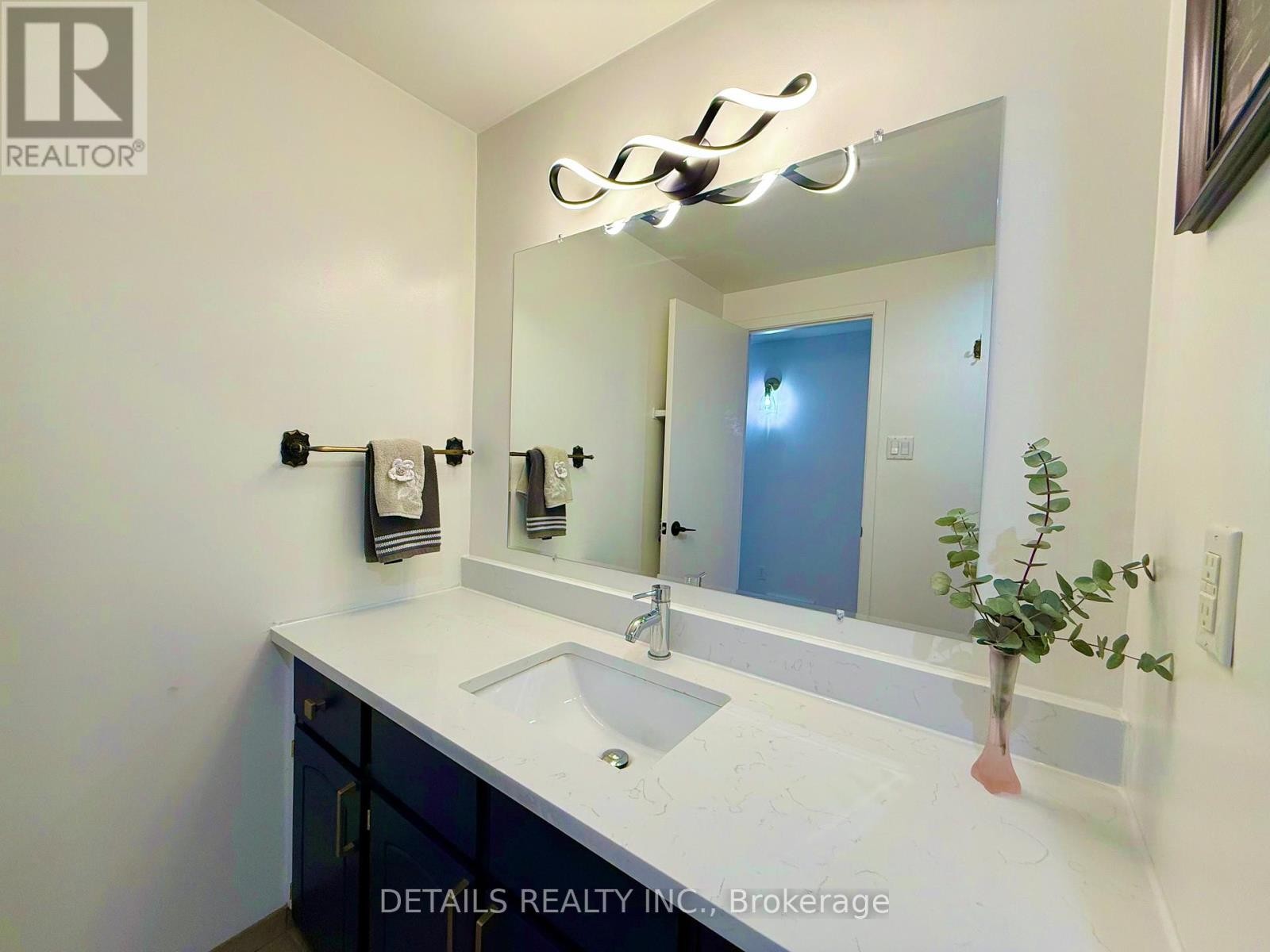 












10 - 2 BERTONA STREET

,
Ottawa,




Ontario
K2G0W2


