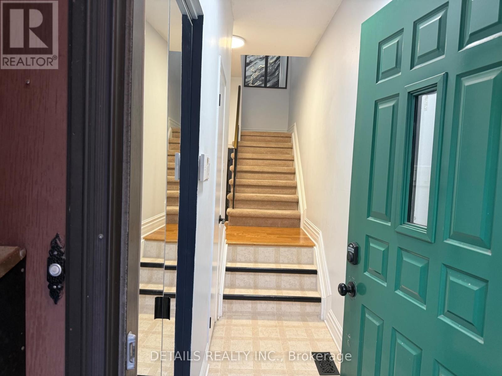 












10 - 2 BERTONA STREET

,
Ottawa,




Ontario
K2G0W2

