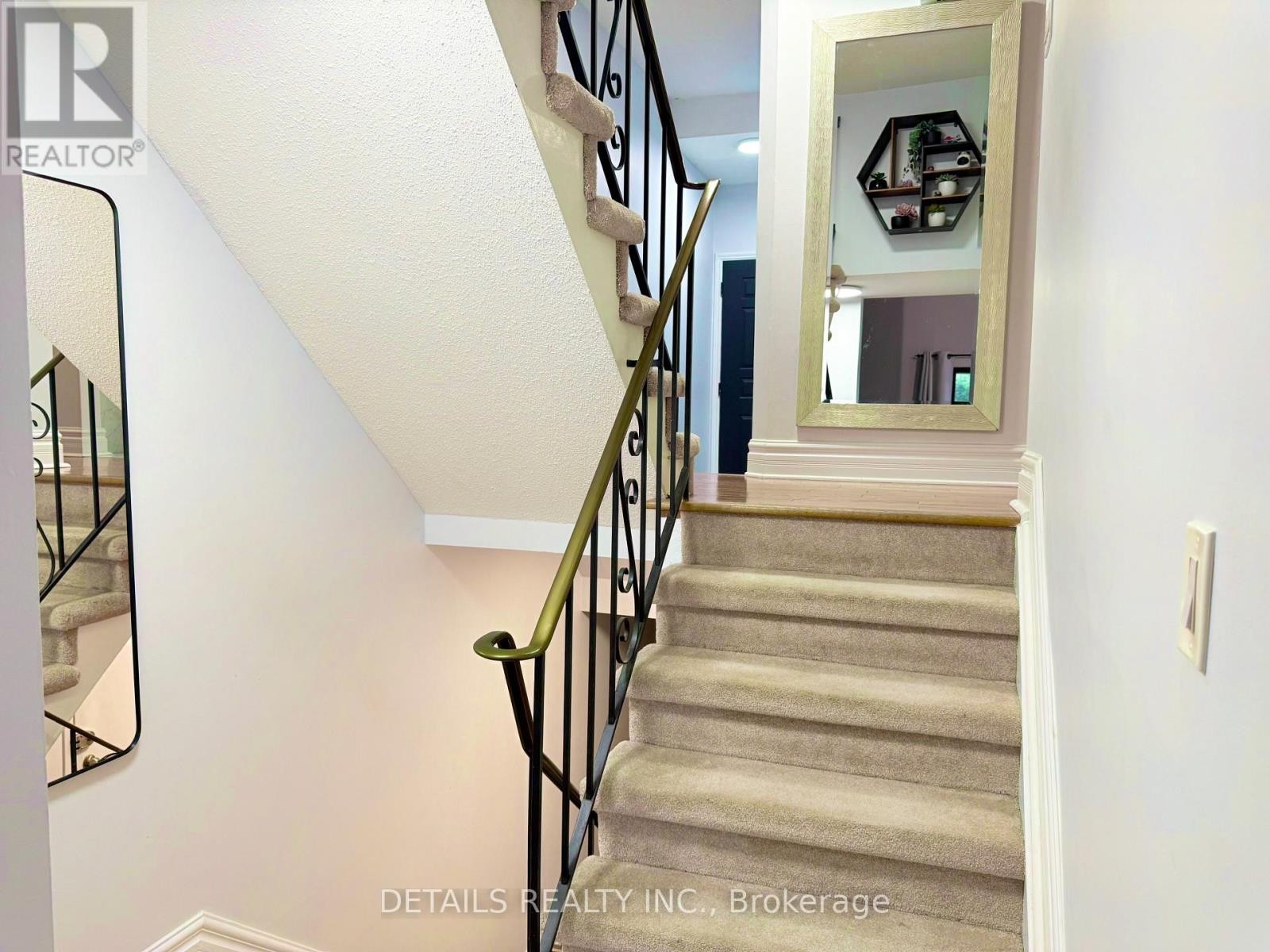 












10 - 2 BERTONA STREET

,
Ottawa,




Ontario
K2G0W2

