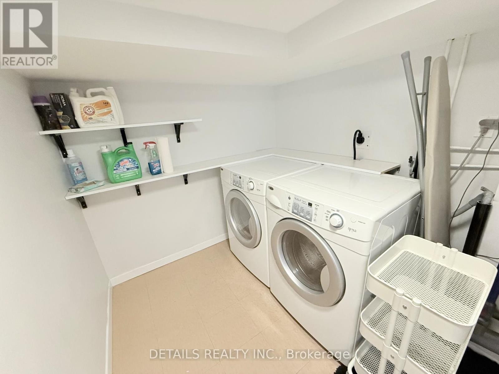 












10 - 2 BERTONA STREET

,
Ottawa,




Ontario
K2G0W2

