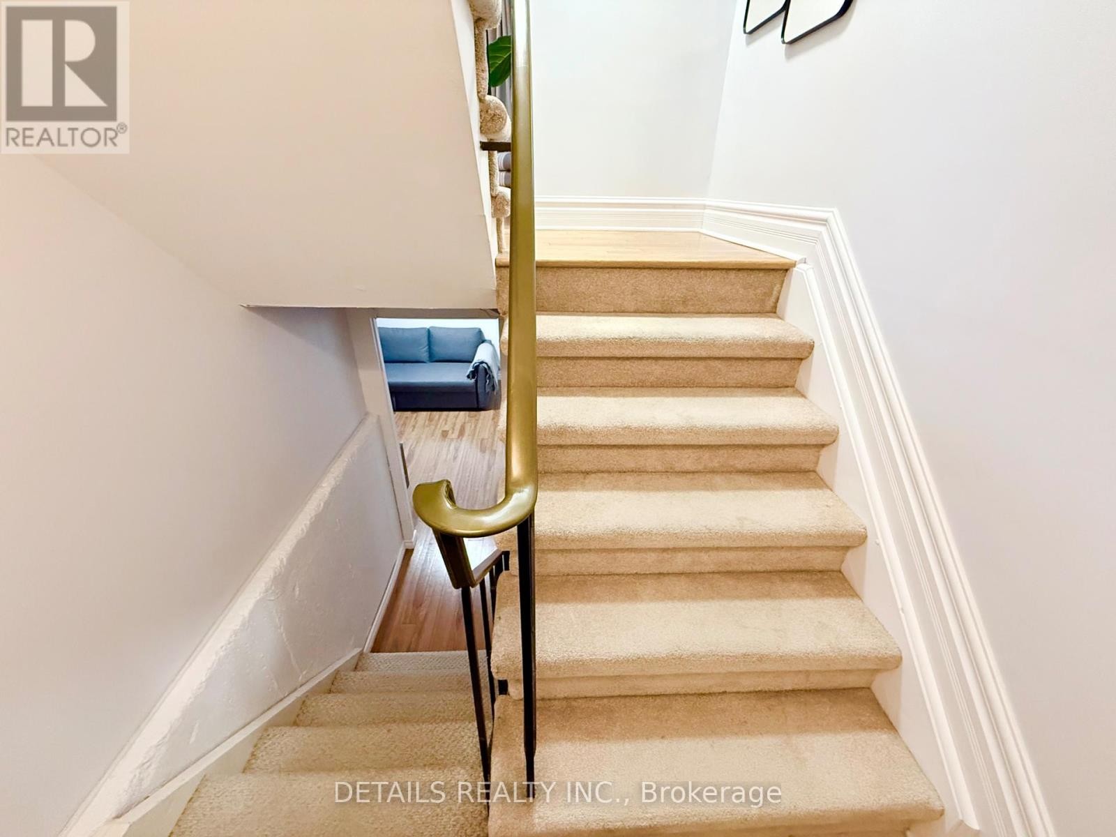 












10 - 2 BERTONA STREET

,
Ottawa,




Ontario
K2G0W2

