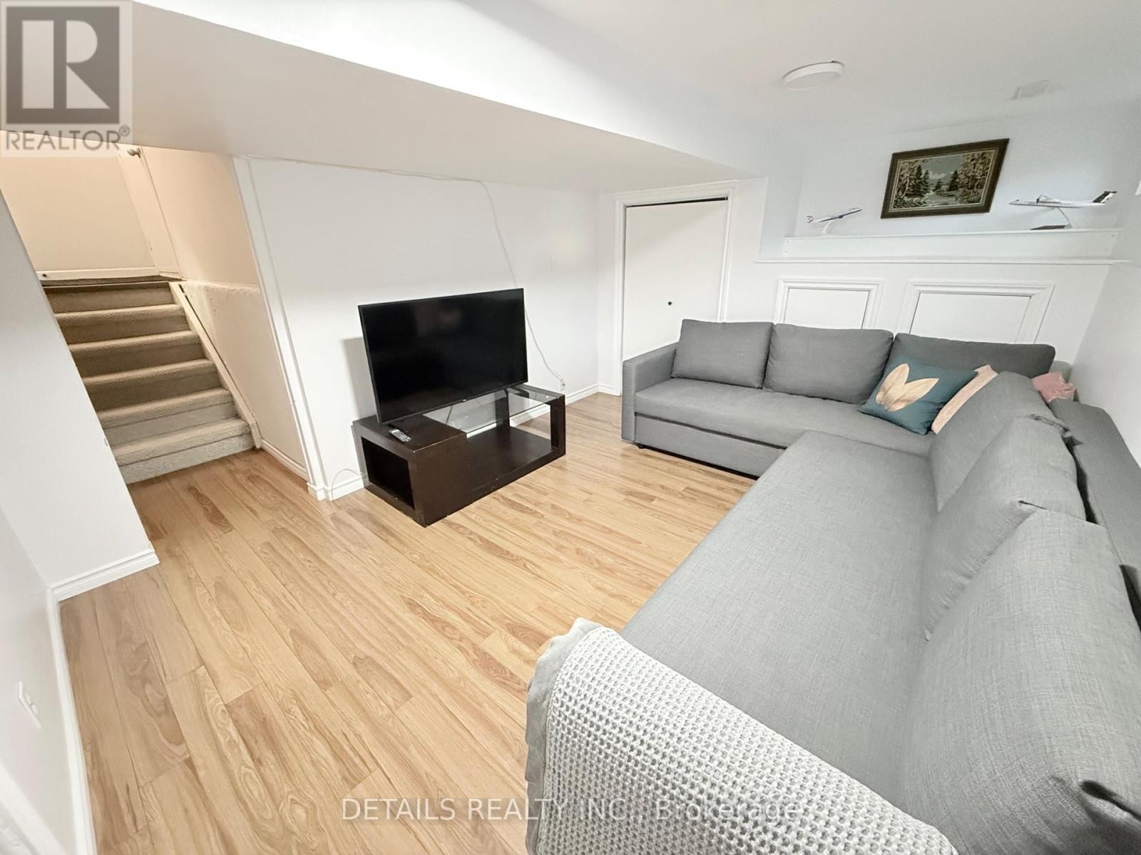 












10 - 2 BERTONA STREET

,
Ottawa,




Ontario
K2G0W2

