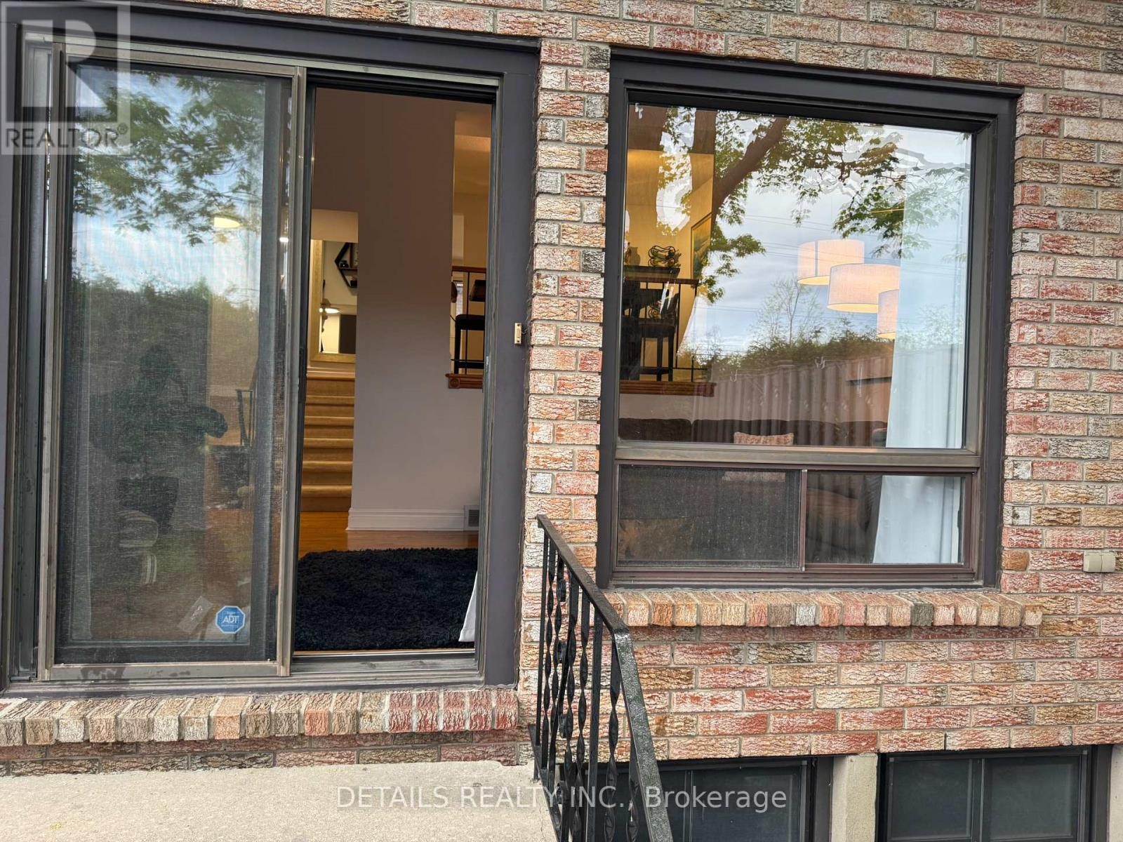 












10 - 2 BERTONA STREET

,
Ottawa,




Ontario
K2G0W2

