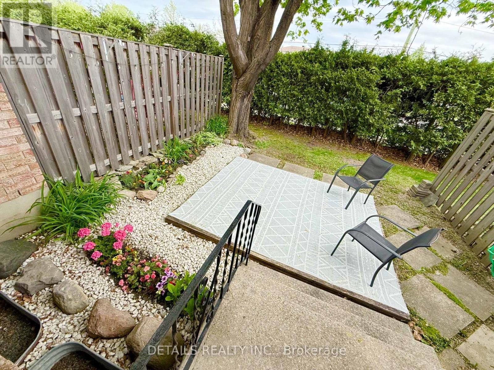 












10 - 2 BERTONA STREET

,
Ottawa,




Ontario
K2G0W2

