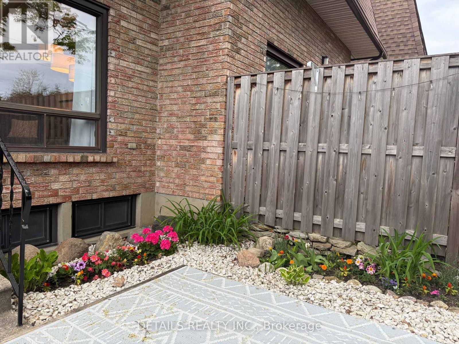 












10 - 2 BERTONA STREET

,
Ottawa,




Ontario
K2G0W2

