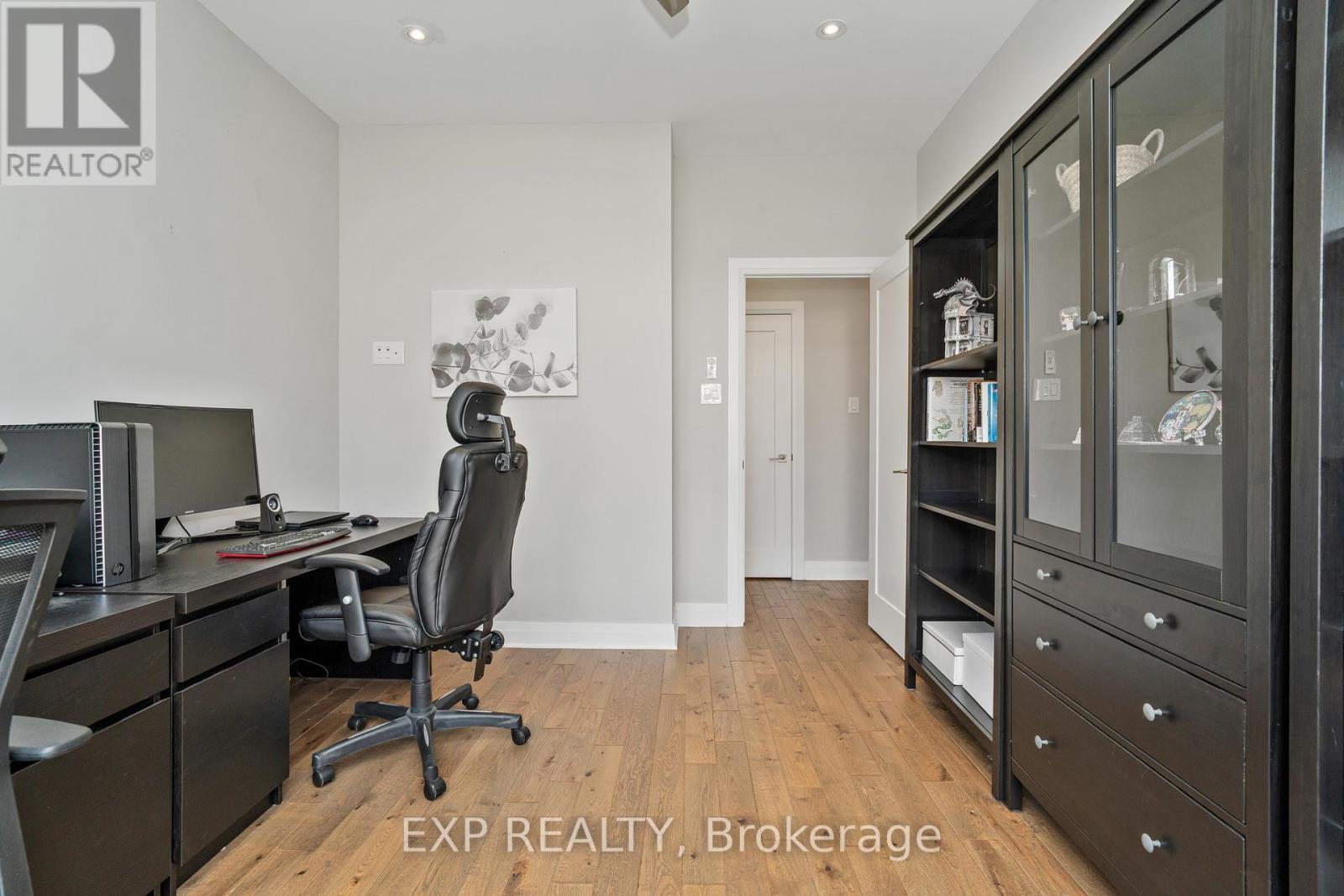 












301 SERENADE CRESCENT

,
Ottawa,




Ontario
K1X0B9

