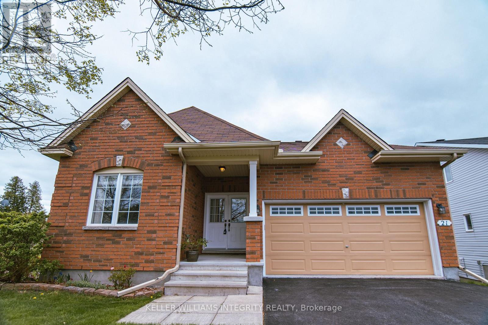 












21 EDWARD VINCE EVANS COURT

,
Arnprior,




Ontario
K7S0K5

