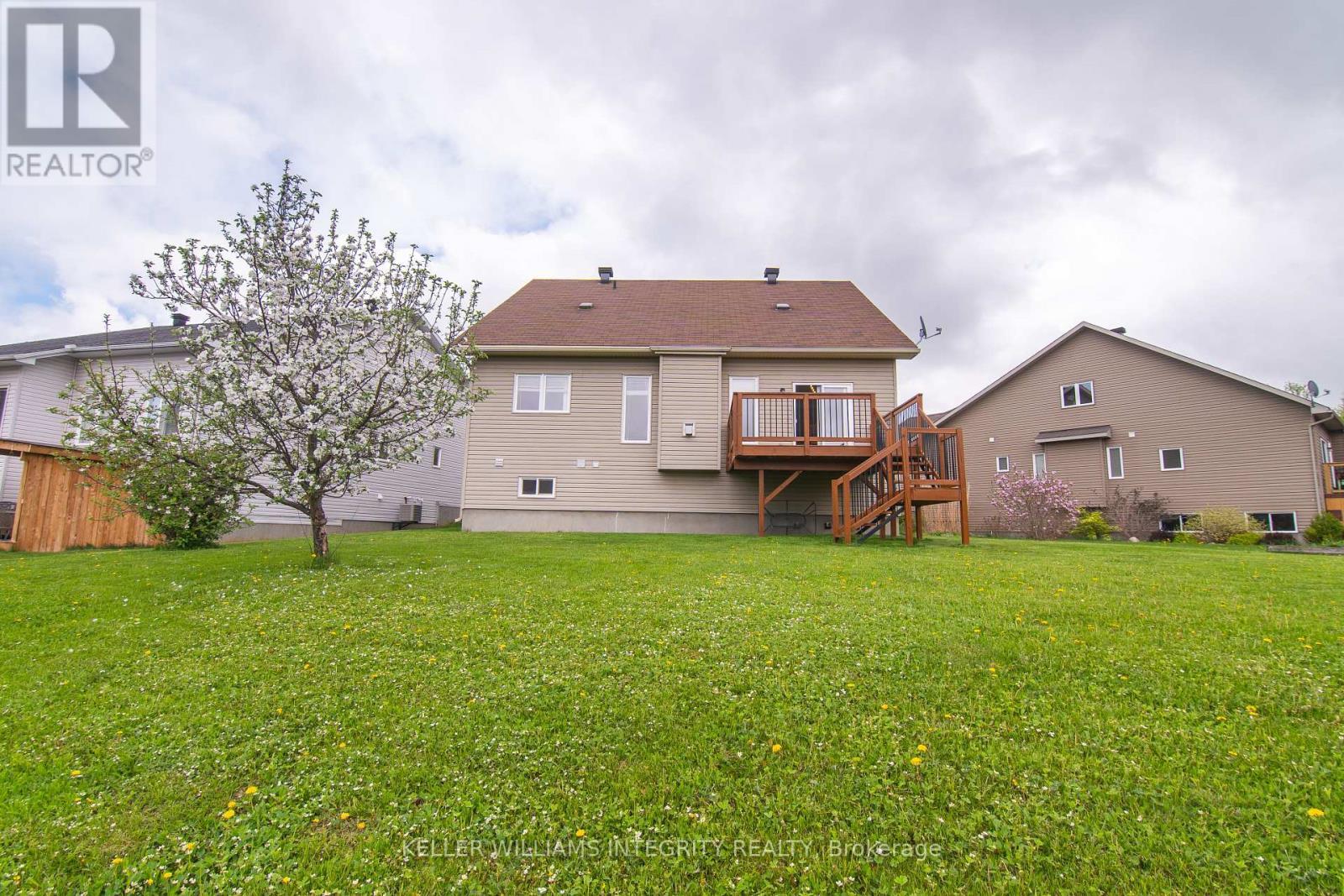 












21 EDWARD VINCE EVANS COURT

,
Arnprior,




Ontario
K7S0K5

