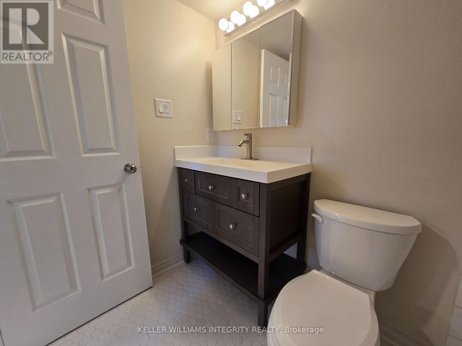 












215 - 270 LORRY GREENBERG DRIVE

,
Ottawa,




Ontario
K1T3K2

