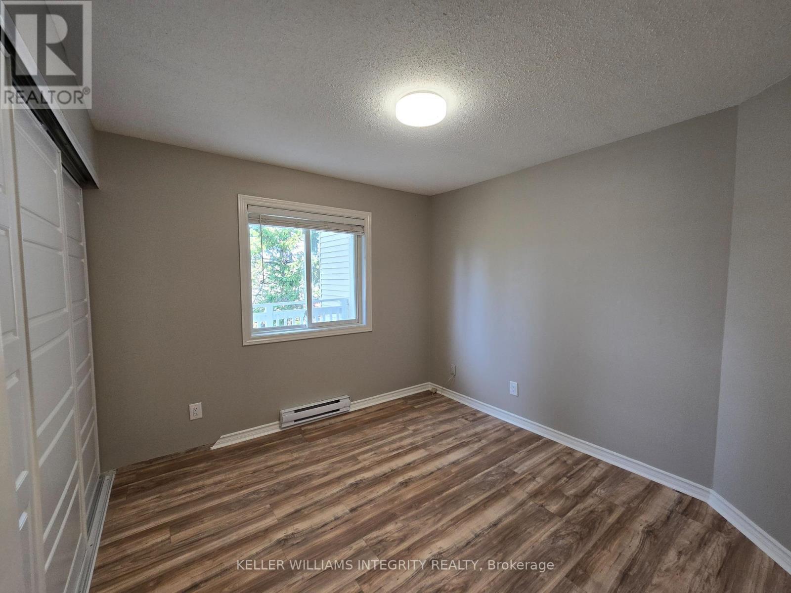 












215 - 270 LORRY GREENBERG DRIVE

,
Ottawa,




Ontario
K1T3K2


