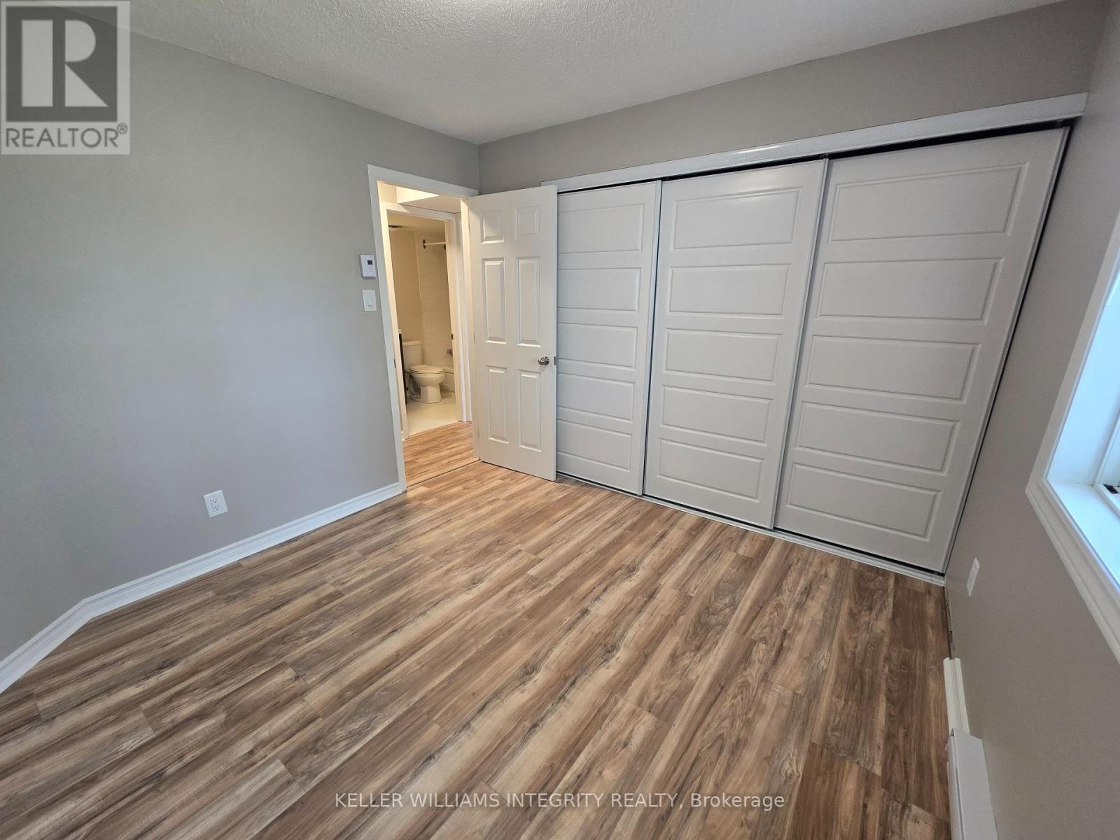 












215 - 270 LORRY GREENBERG DRIVE

,
Ottawa,




Ontario
K1T3K2

