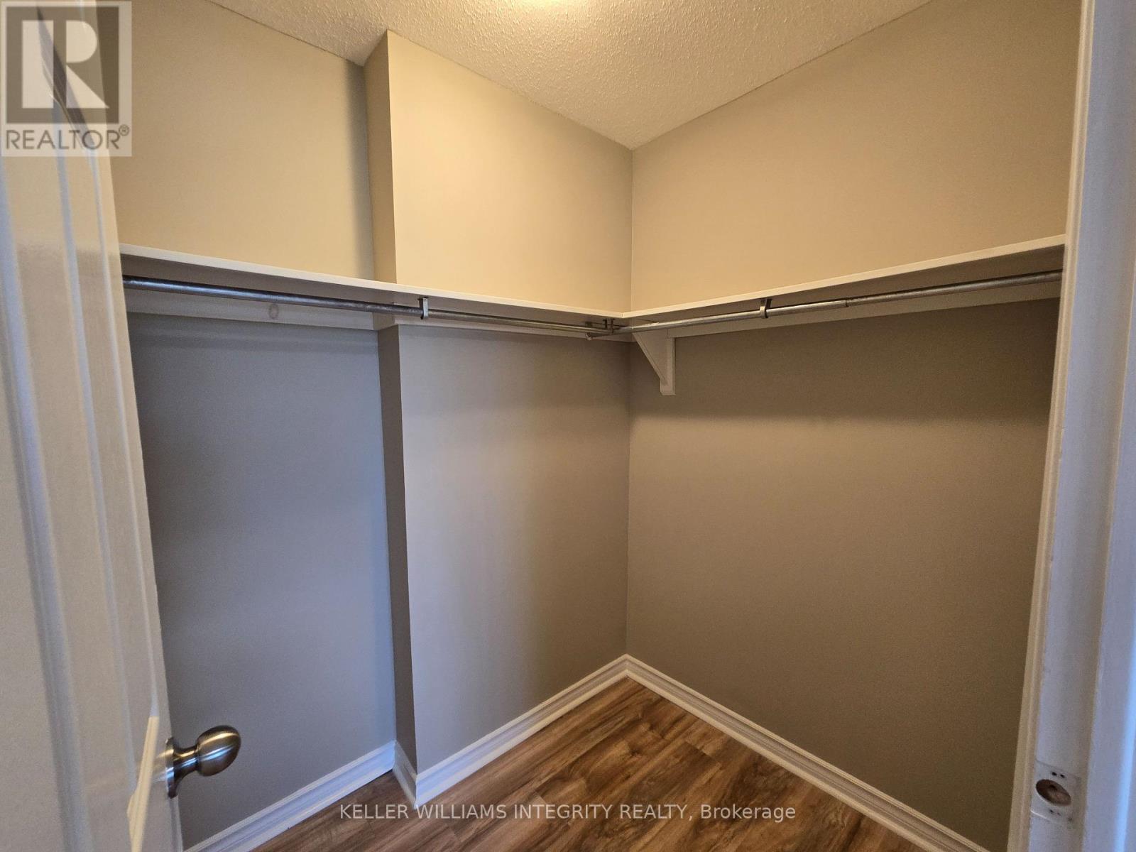 












215 - 270 LORRY GREENBERG DRIVE

,
Ottawa,




Ontario
K1T3K2

